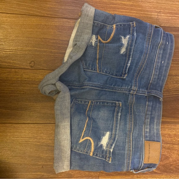 Medium Wash High Waisted American Eagle Shorts - Picture 3 of 3